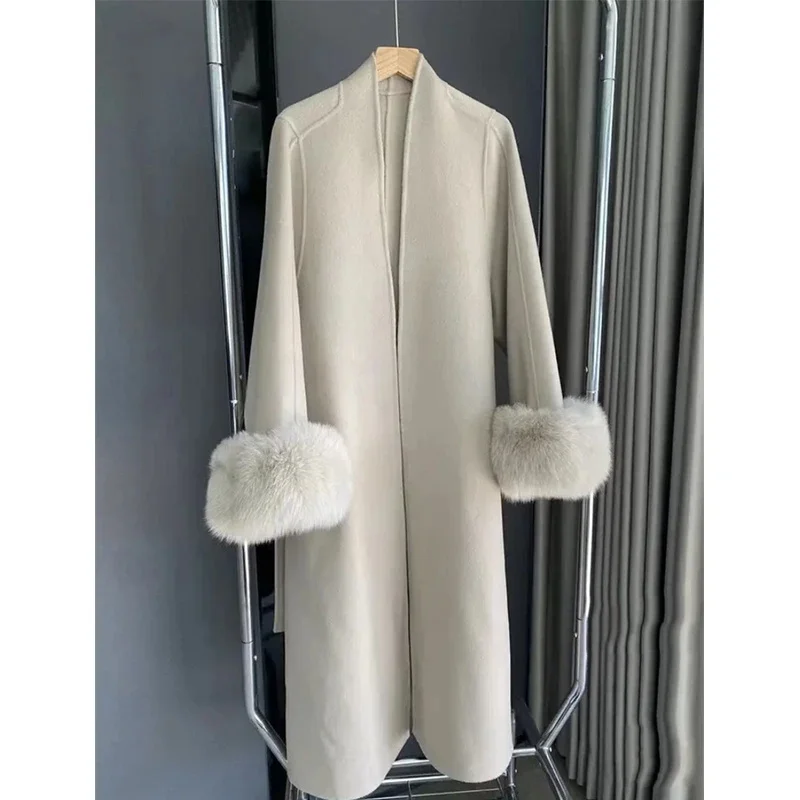 Cappotto di lana con polsino stile Hepburn Cappotto invernale da donna 2025 Nuovo cappotto di lana stile medio lungo con lacci spessi Tinta unita 2